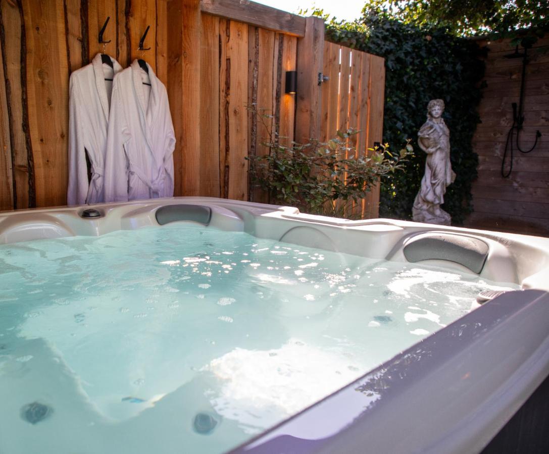 B&B Joli Met Prive Wellness Wemeldinge Eksteriør bilde